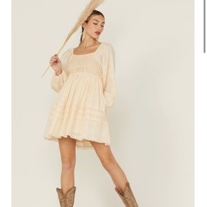 Miss Me. Women’s crochet front baby doll peasant dress. Size Medium